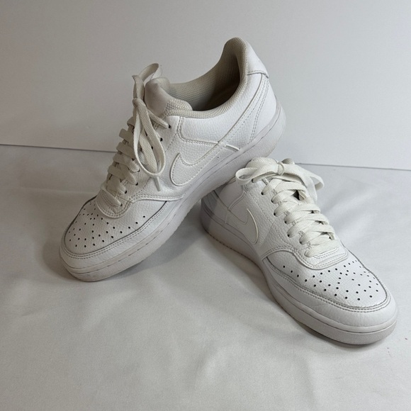 Nike White Women's Sneakers - Picture 1 of 7